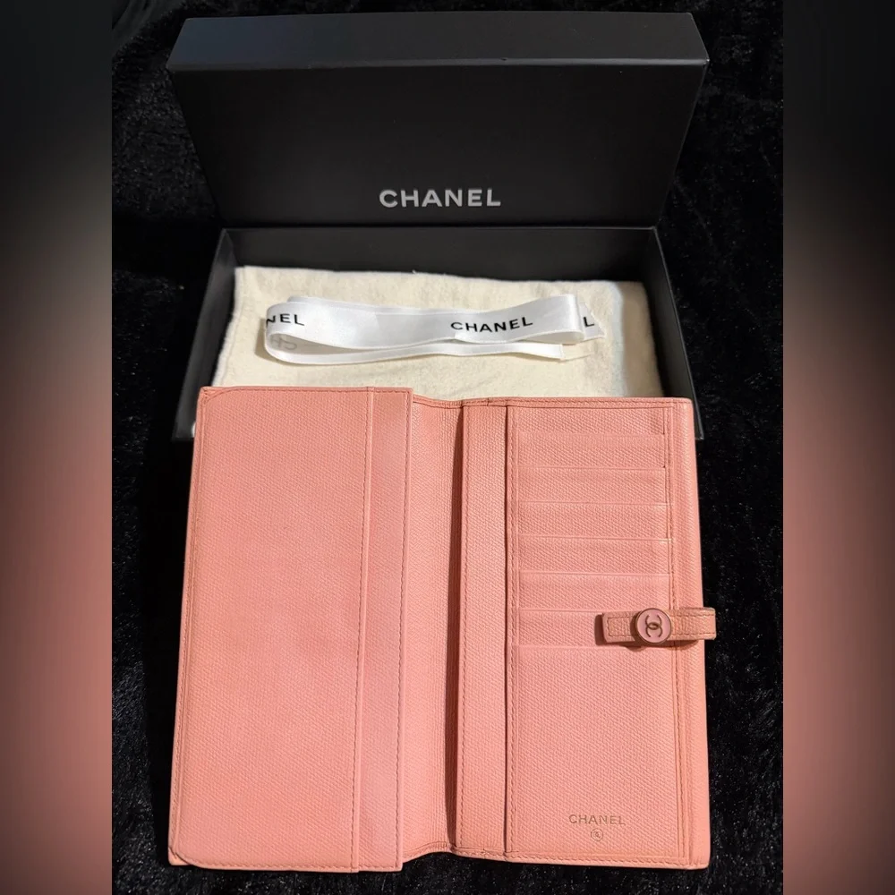 Chanel CoCo Button Pink Wallet FULL INCLUSION - Picture 3 of 8